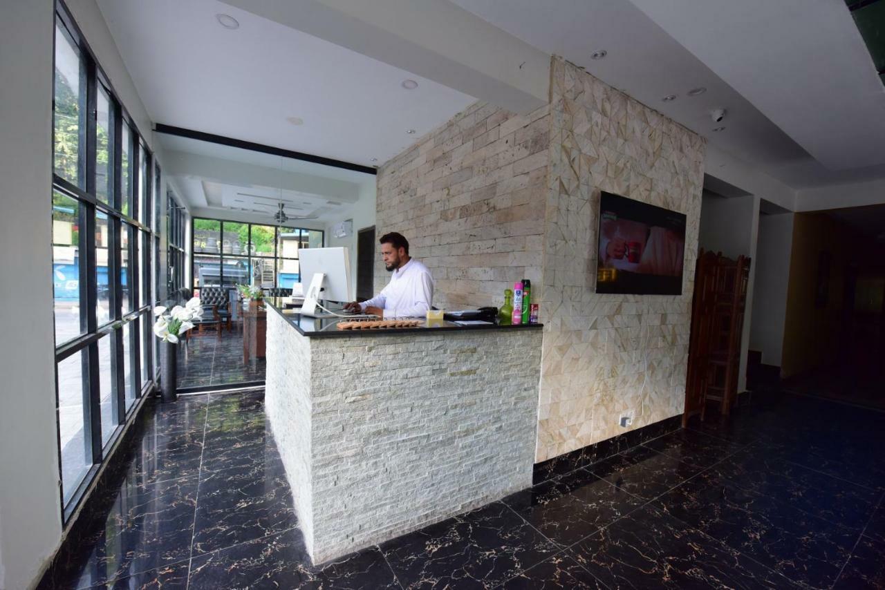 La Orilla Hotel&Restaurant Muzaffarabad Esterno foto